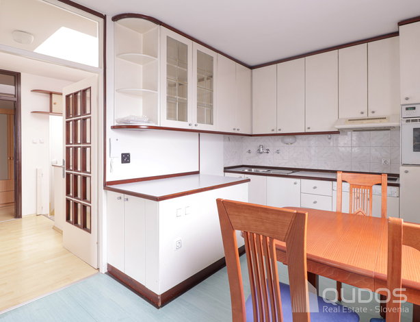 Location: Ljubljana mesto, Bežigrad, Bratovševa ploščad