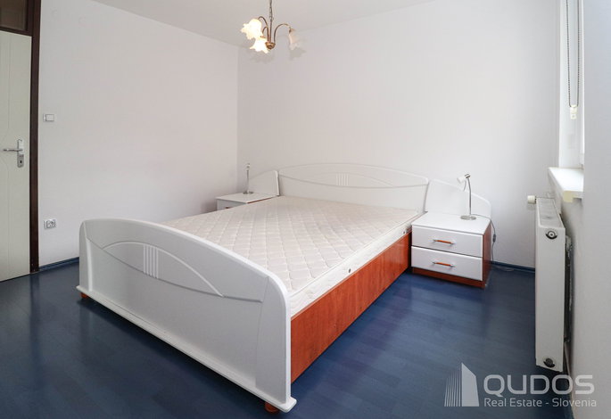 Location: Ljubljana mesto, Bežigrad, Bratovševa ploščad