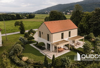 Lokacija: Ljubljana okolica, Borovnica, Dol pri Borovnici