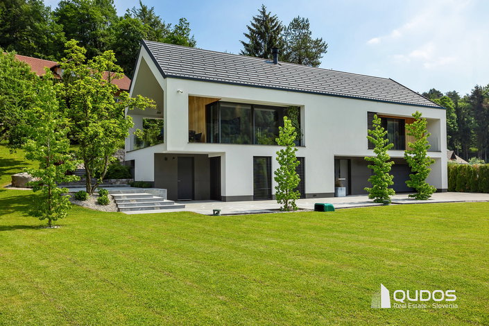 Lokacija: Ljubljana okolica, Vrhnika, Podlipa