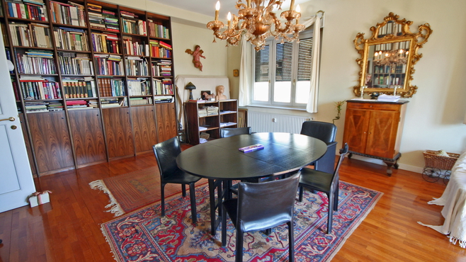 Spacious bourgeois apartment with stunning views and a balcony!