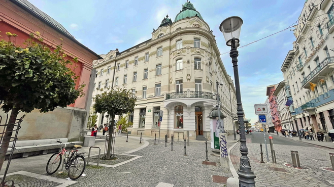 Charming 4.5-room apartment in the old town center with a view of Ljubljana Castle