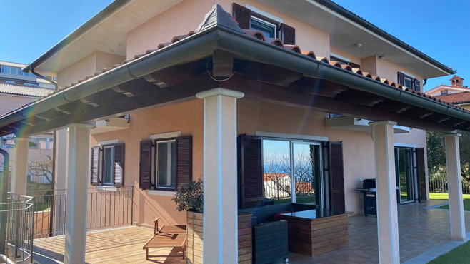 Three-storey house with a magnificent view of the sea, Koper and the Alps
