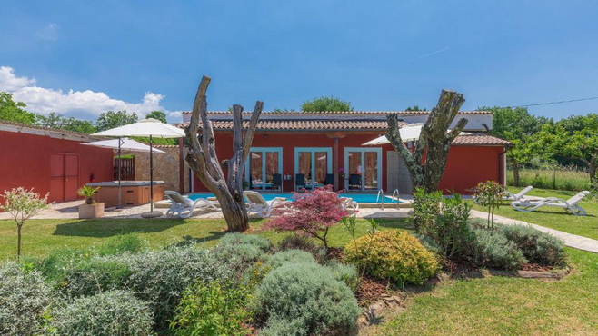 Croatia, Kaštel - Beautiful house with a pool and jacuzzi