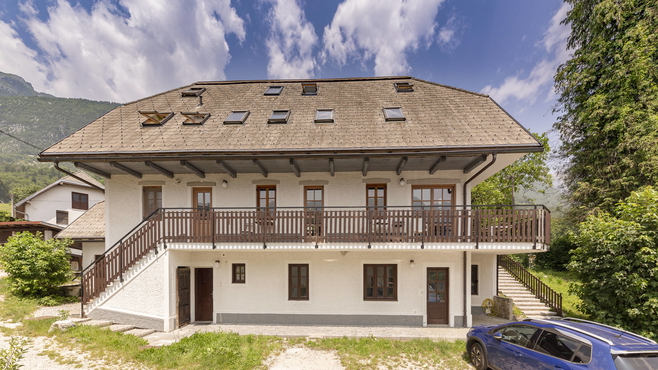 Holiday home Mala Vas – a peaceful oasis with a view of the Julian Alps