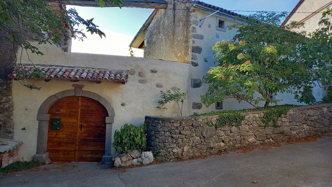 Lokacija: Obalno - kraška, Komen