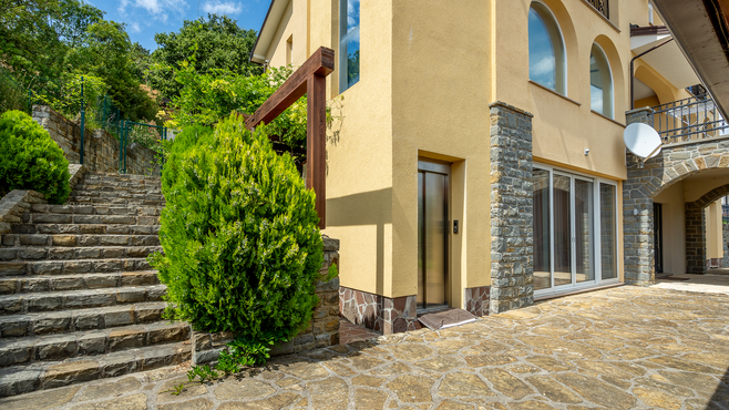 Lokacija: Obalno - kraška, Izola, Korte