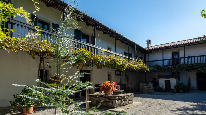 Lokacija: Obalno - kraška, Komen, Komen