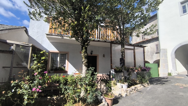 Lokacija: Obalno - kraška, Divača, Senožeče