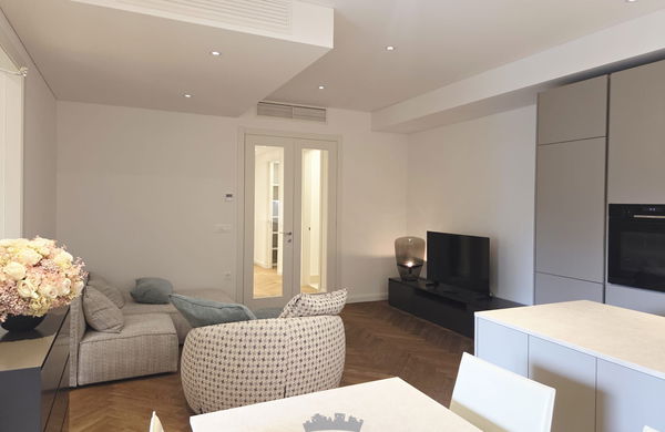 Lokacija: Ljubljana grad, Center, Center