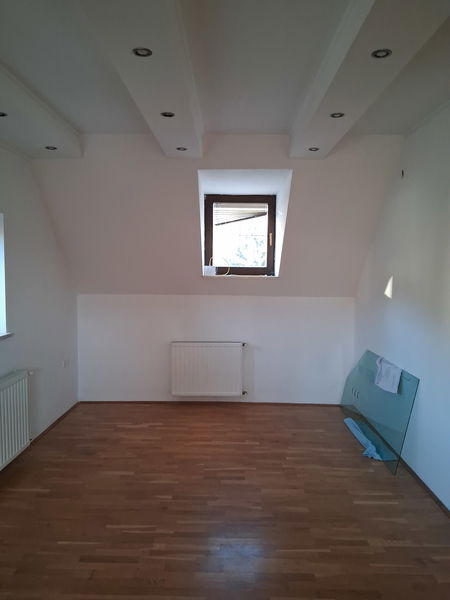 Lokacija: Ljubljana mesto, Šiška, Srednje Gameljne