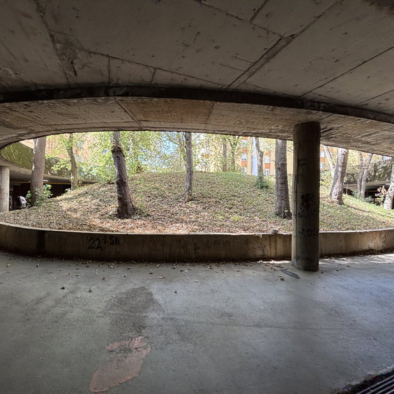 Lokacija: Ljubljana mesto, Bežigrad, Bratovševa ploščad