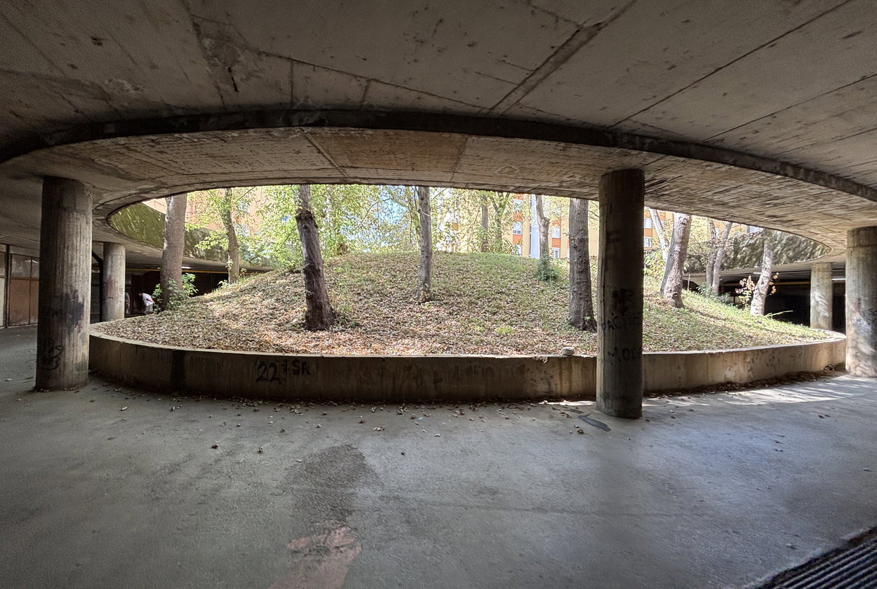 Lokacija: Ljubljana mesto, Bežigrad, Bratovševa ploščad