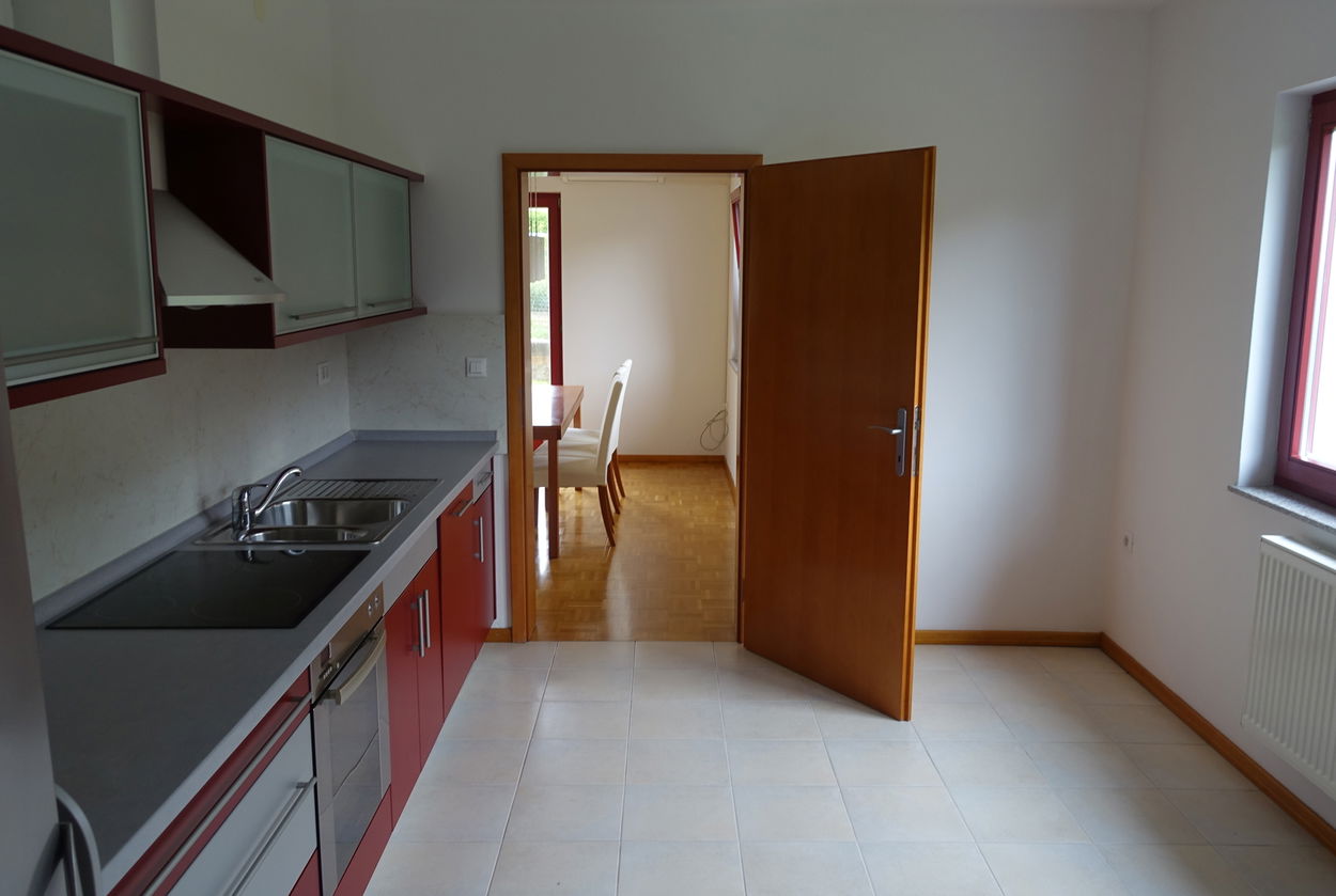 Lokacija: Ljubljana mesto, Šiška, Šmartno pod Šmarno goro