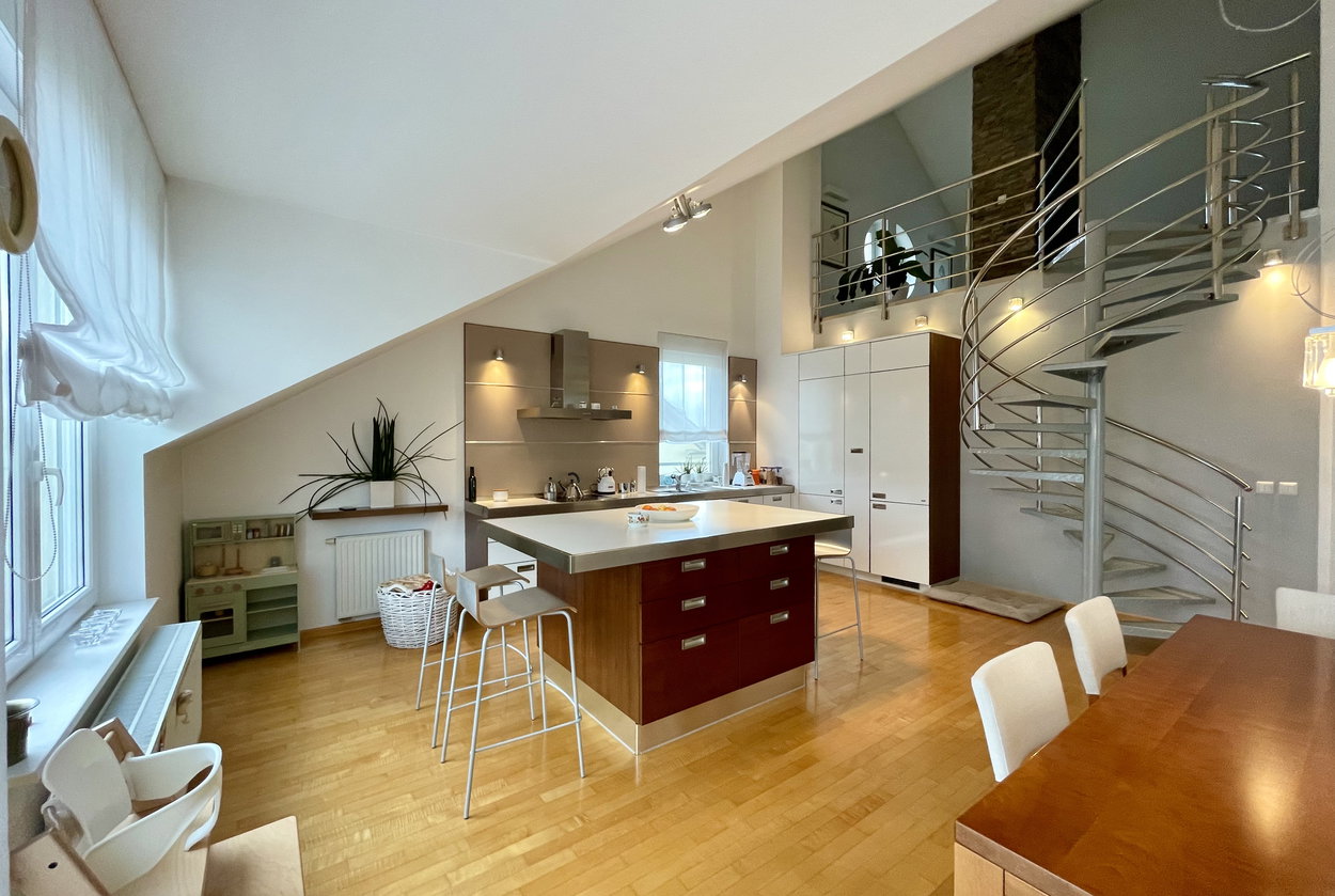 Lokacija: Ljubljana mesto, Vič-Rudnik, Brdo