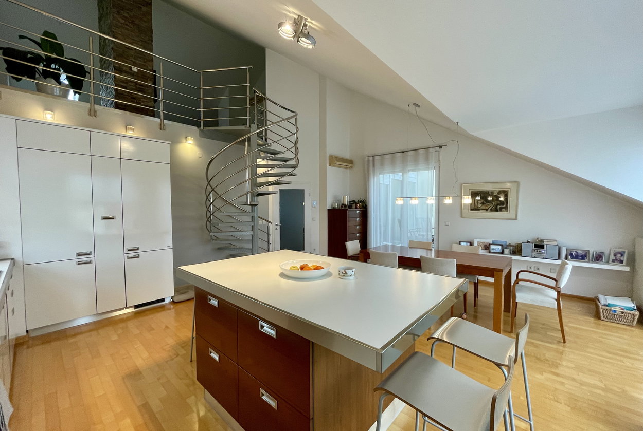 Lokacija: Ljubljana mesto, Vič-Rudnik, Brdo