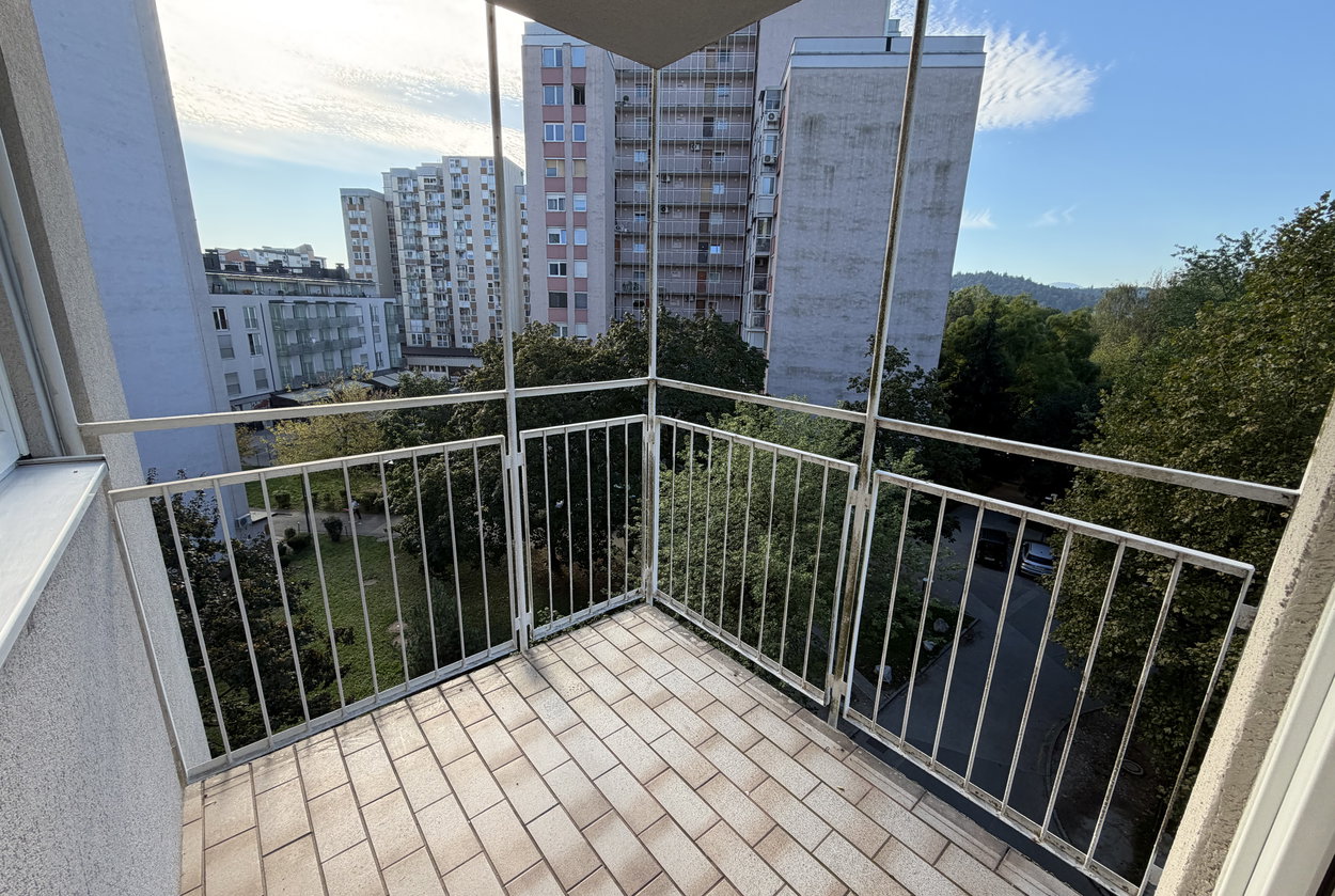Lokacija: Ljubljana mesto, Šiška, Koseze