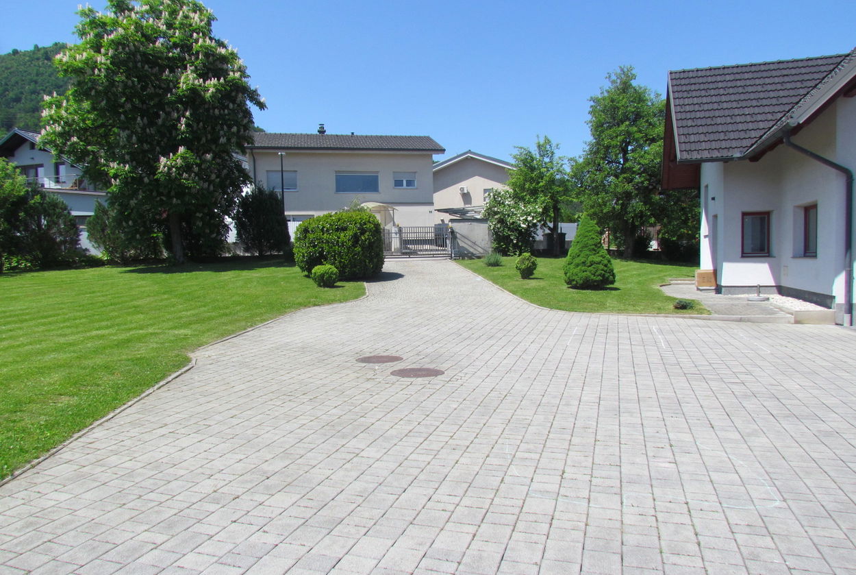 Lokacija: Ljubljana mesto, Šiška, Šmartno pod Šmarno goro