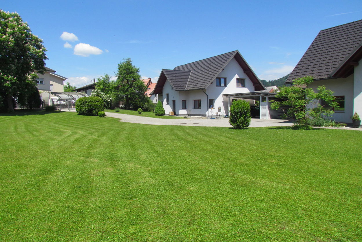 Lokacija: Ljubljana mesto, Šiška, Šmartno pod Šmarno goro