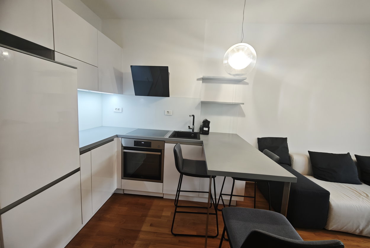 Lokacija: Ljubljana mesto, Bežigrad, Črnuče