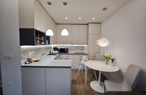 Lokacija: Ljubljana mesto, Šiška, Šentvid