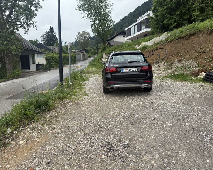 Lokacija: Ljubljana okolica, Medvode, Zavrh pod Šmarno goro