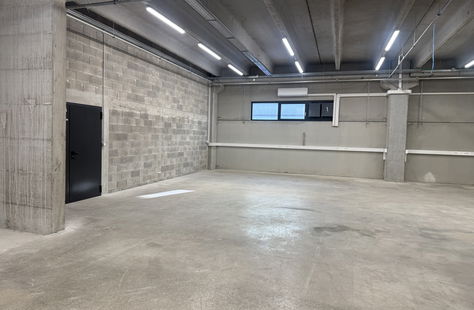 Obalno - kraška, Hrpelje - Kozina, Hrpelje, Oddaja, Poslovni prostor, Skladišče, 583.12 m<sup>2</sup>, 2021