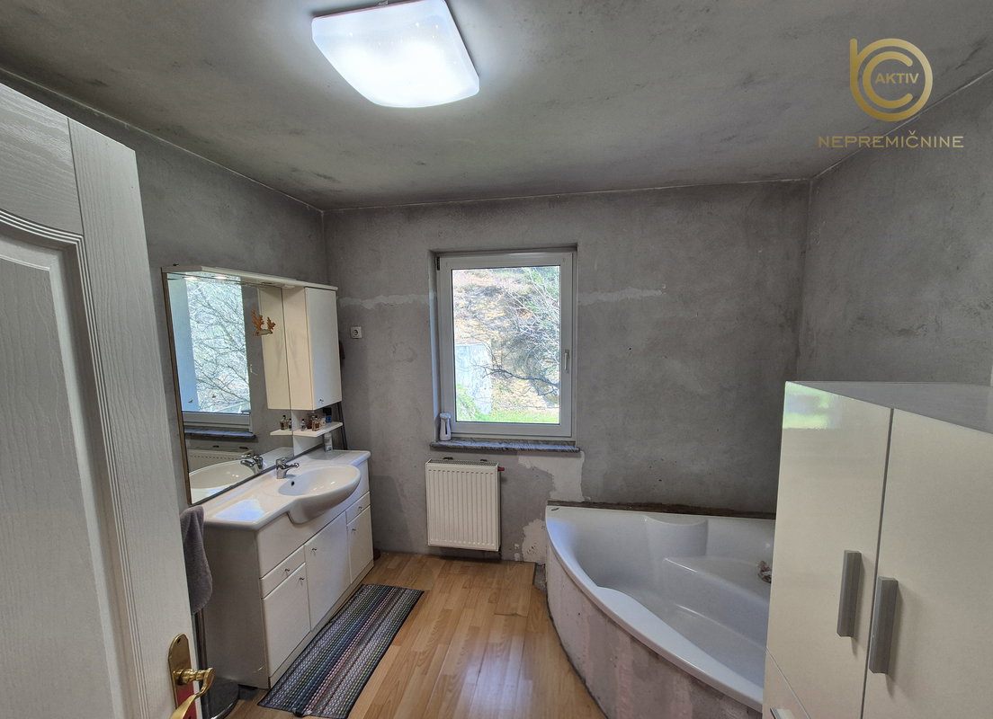 Lokacija: Ljubljana okolica, Vrhnika, Drenov grič