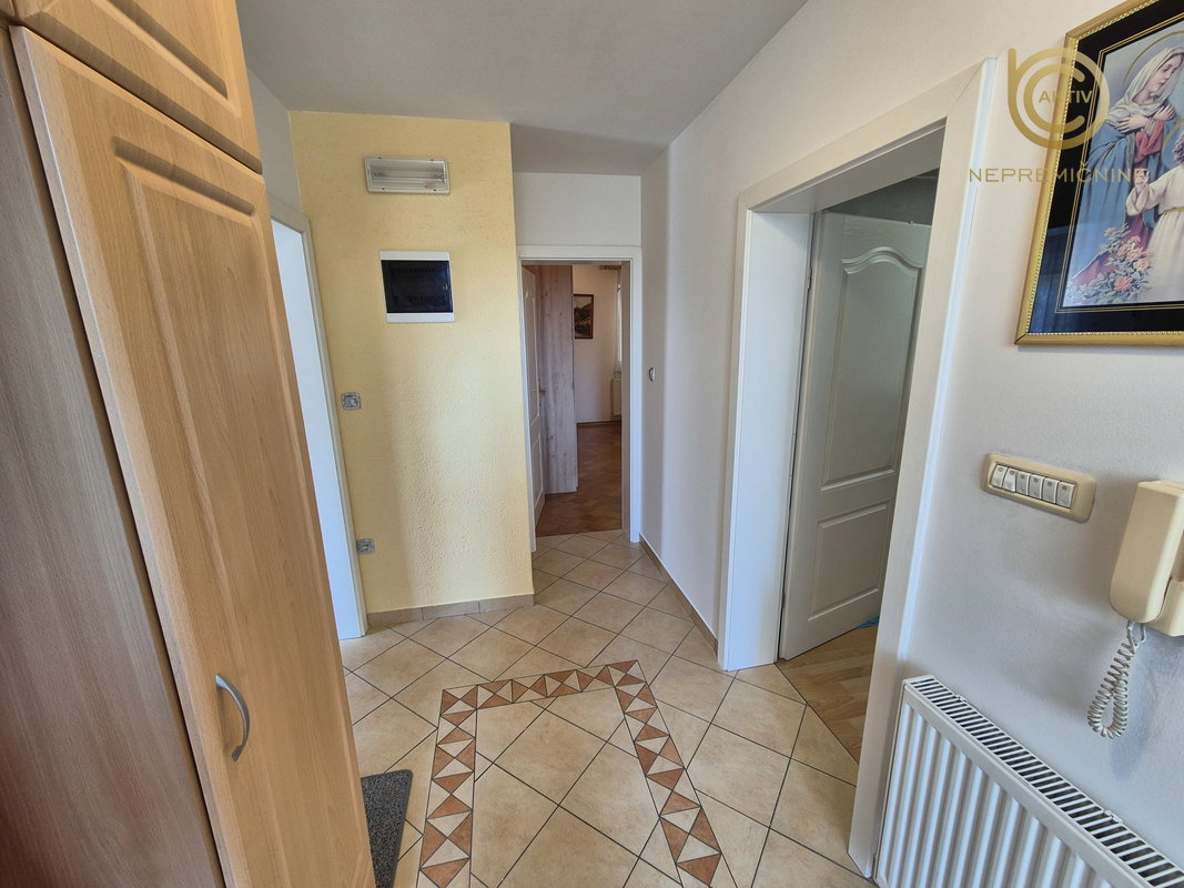 Lokacija: Ljubljana okolica, Vrhnika, Drenov grič