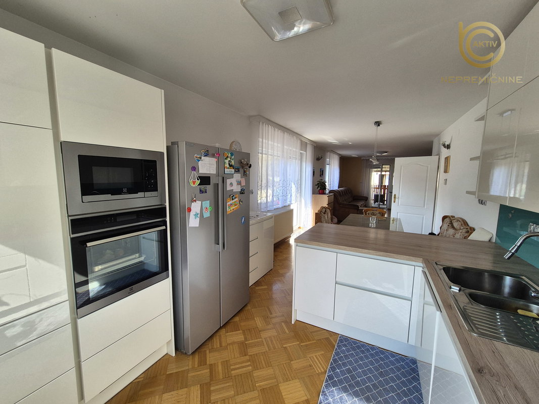 Lokacija: Ljubljana okolica, Vrhnika, Drenov grič