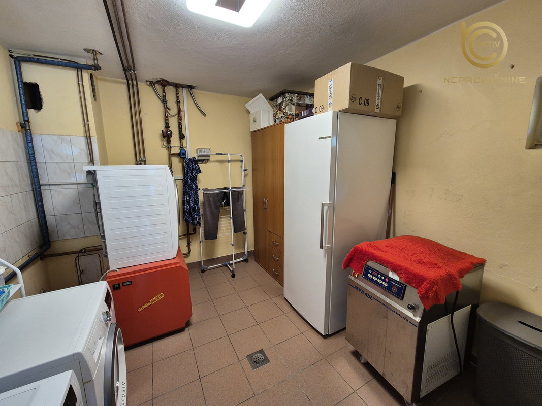 Lokacija: Ljubljana okolica, Vrhnika, Drenov grič