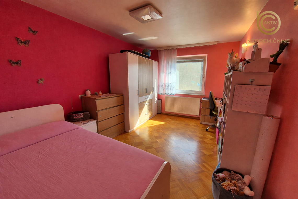 Lokacija: Ljubljana okolica, Vrhnika, Drenov grič