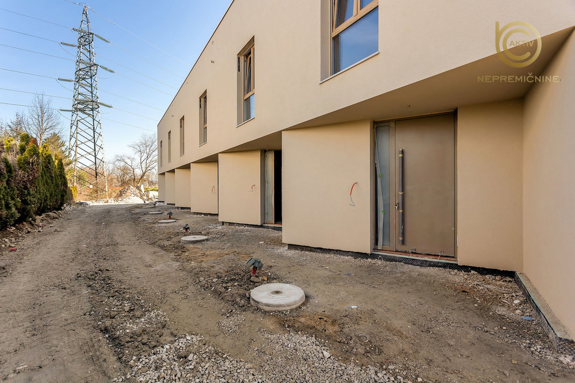 Lokacija: Ljubljana okolica, Domžale, Spodnje Jarše