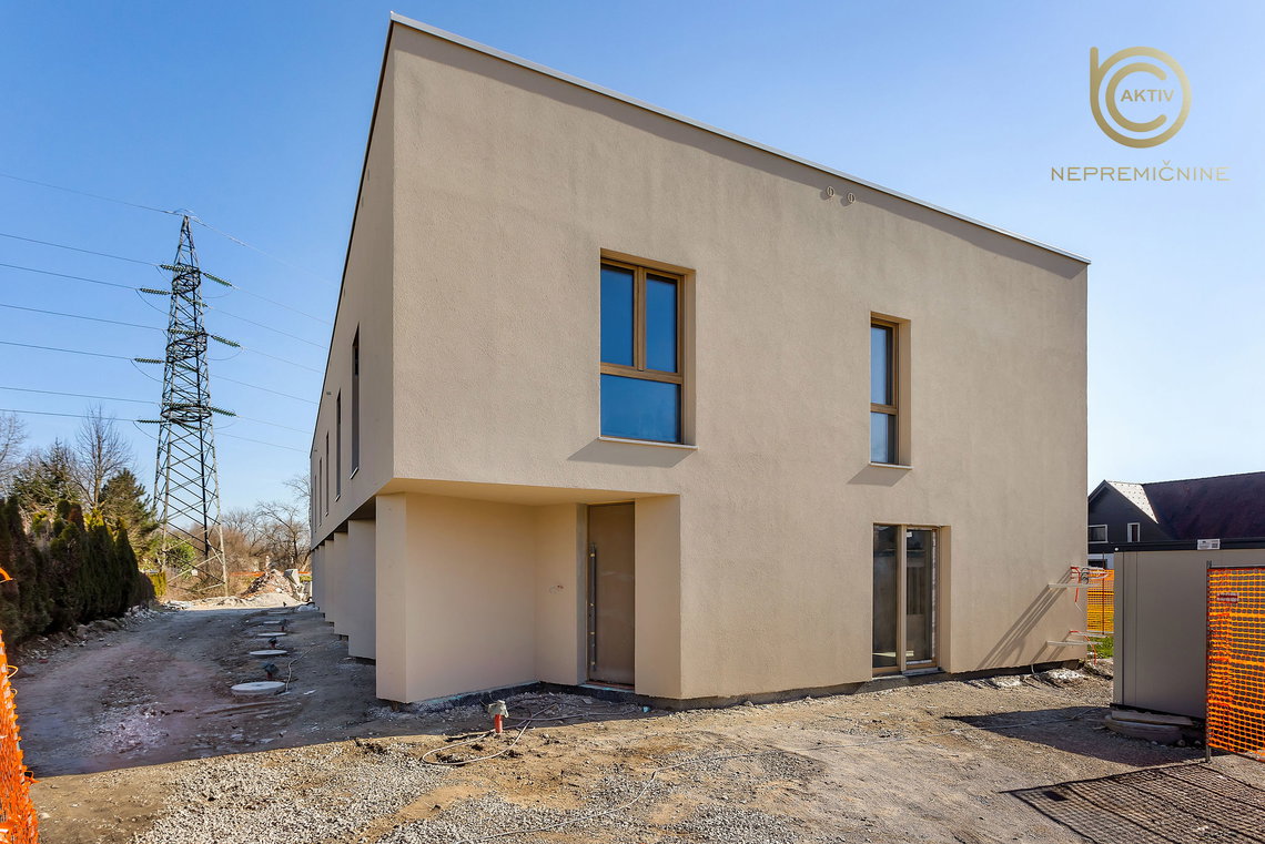 Lokacija: Ljubljana okolica, Domžale, Spodnje Jarše