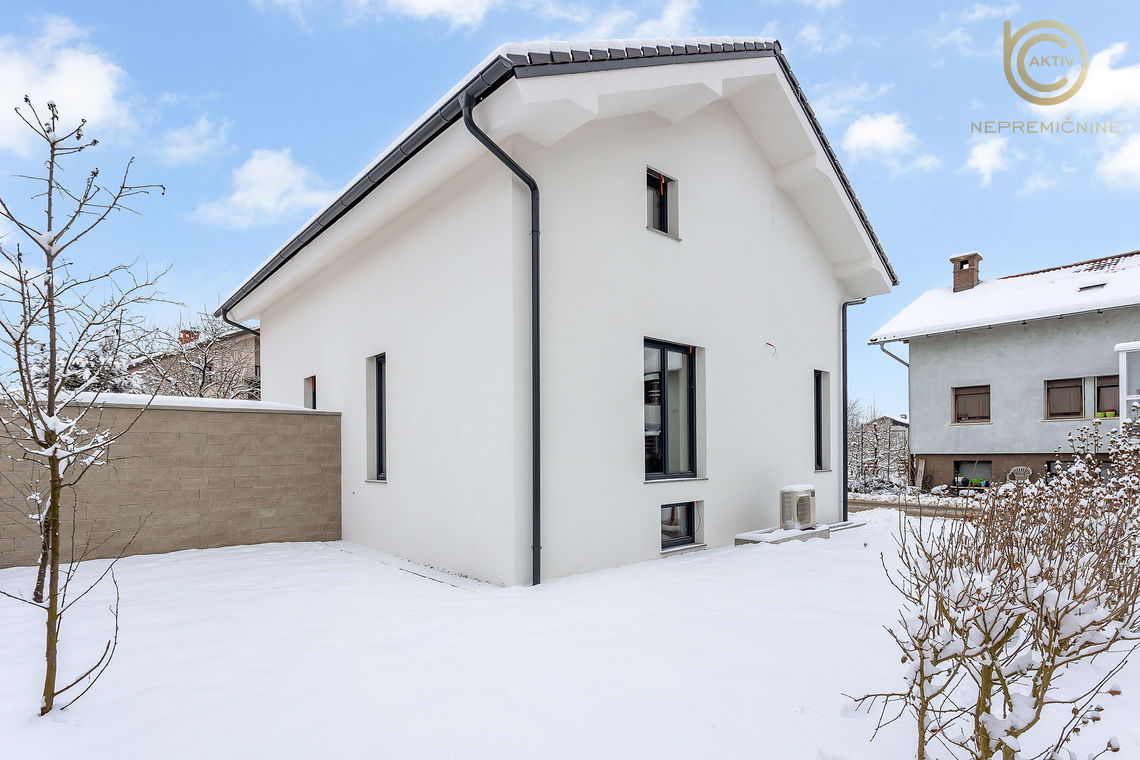 Lokacija: Ljubljana okolica, Mengeš, Mengeš