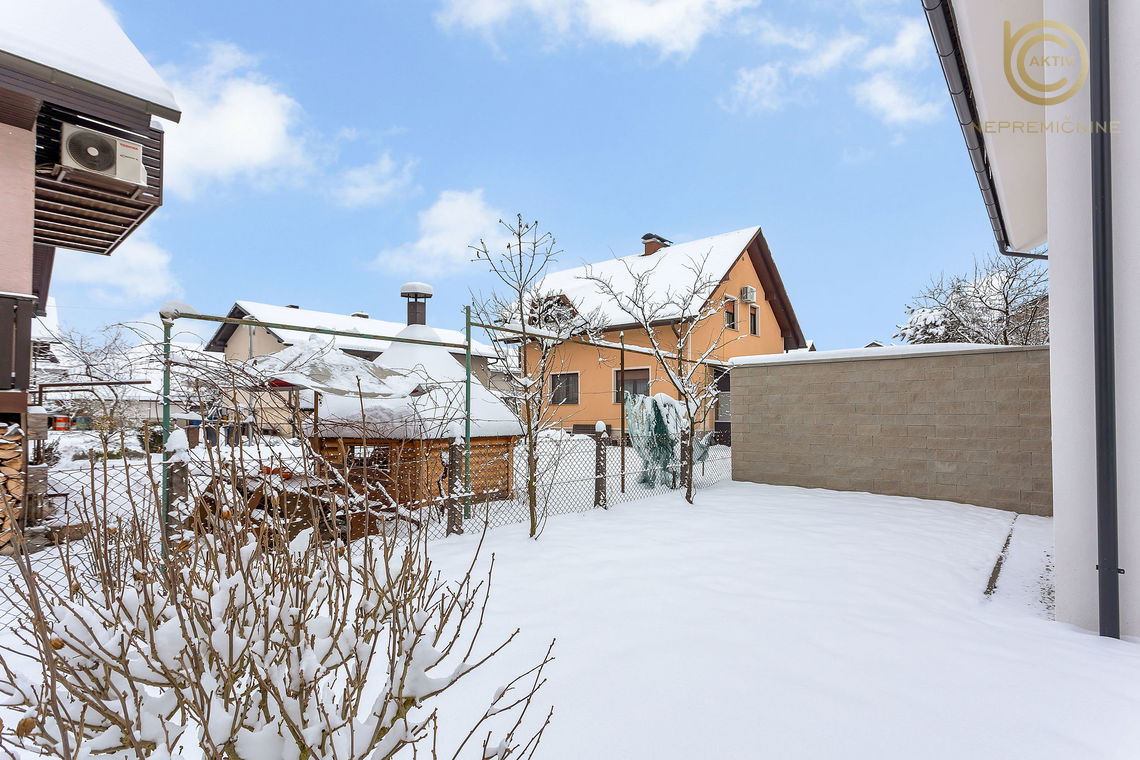 Lokacija: Ljubljana okolica, Mengeš, Mengeš