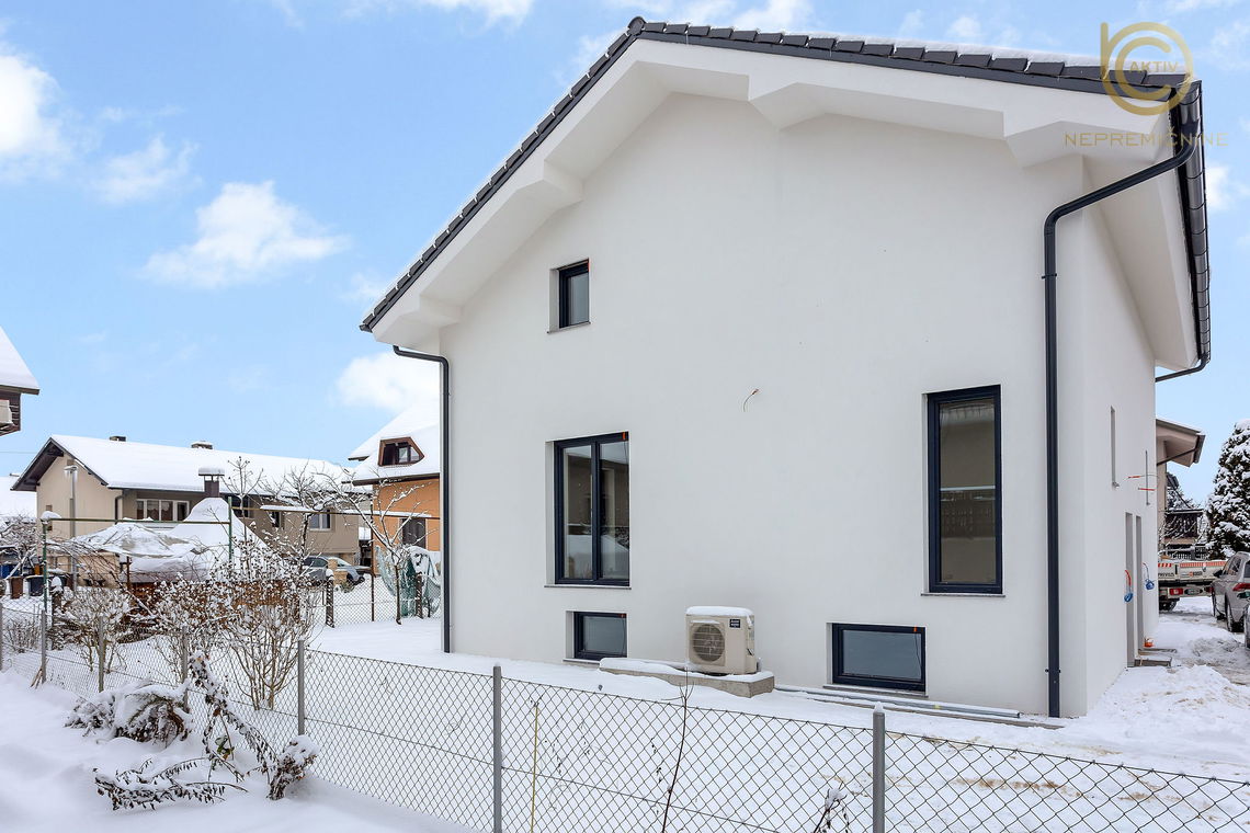 Lokacija: Ljubljana okolica, Mengeš, Mengeš