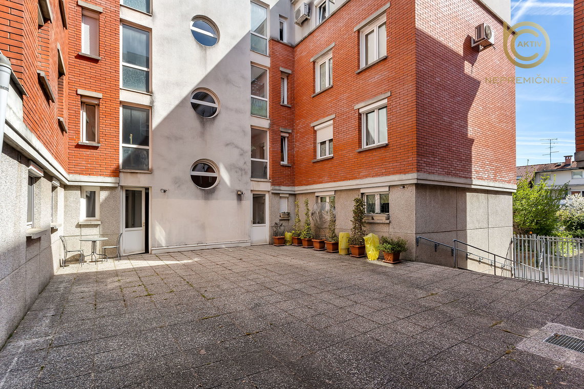 Lokacija: Ljubljana mesto, Šiška, Šiška