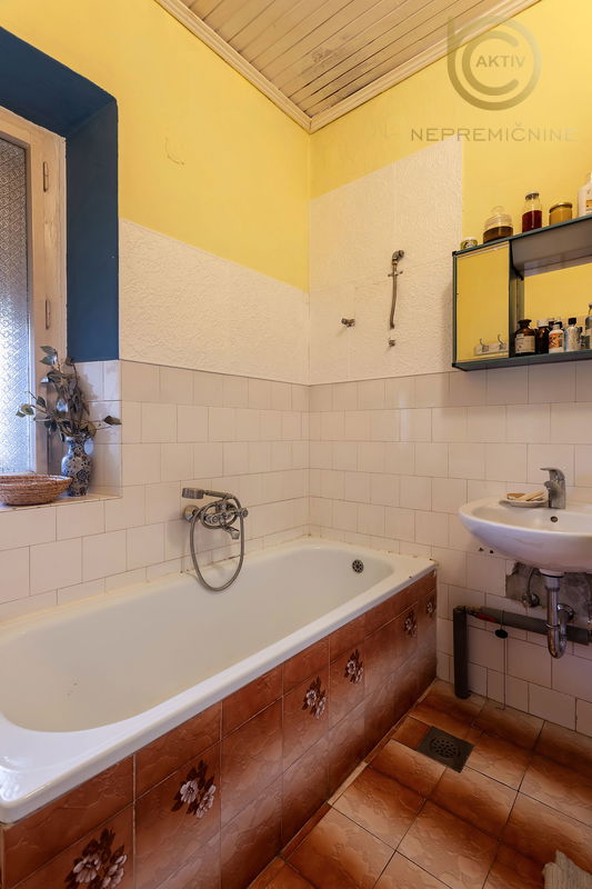 Lokacija: Gorenjska, Radovljica, Lesce