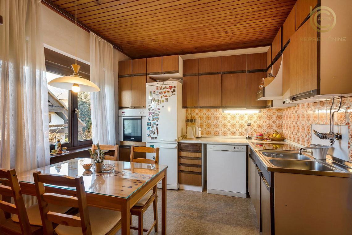 Lokacija: Gorenjska, Radovljica, Lesce