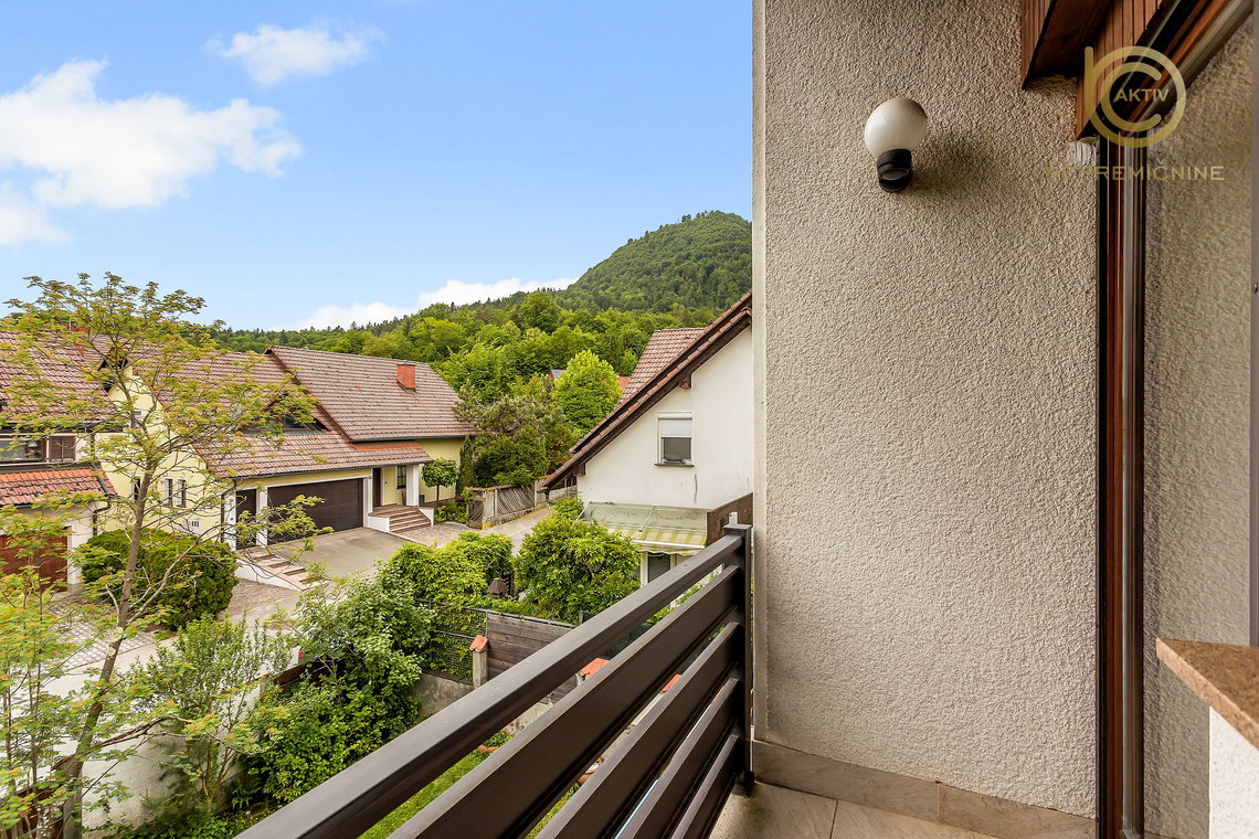 Lokacija: Ljubljana mesto, Šiška, Šmartno pod Šmarno goro