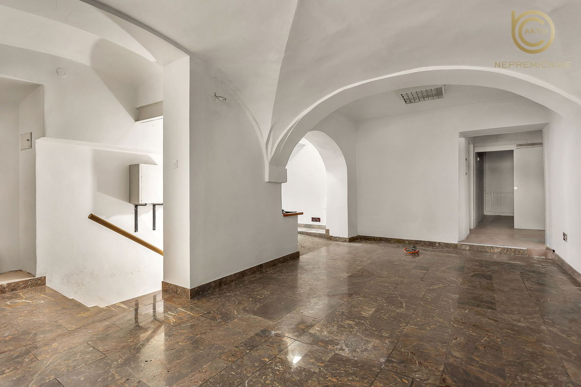 Lokacija: Gorenjska, Kranj, Center