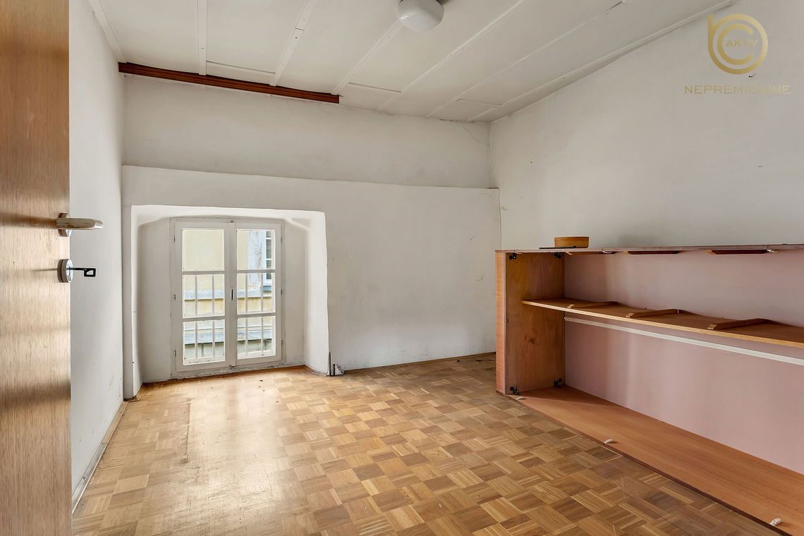 Lokacija: Gorenjska, Kranj, Center