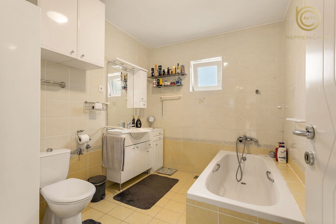 Lokacija: Ljubljana okolica, Moravče, Stegne