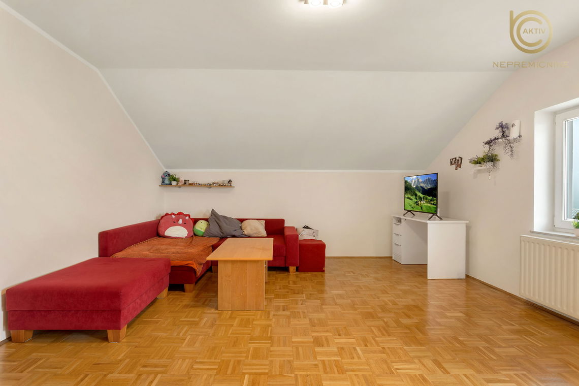 Lokacija: Ljubljana okolica, Moravče, Stegne