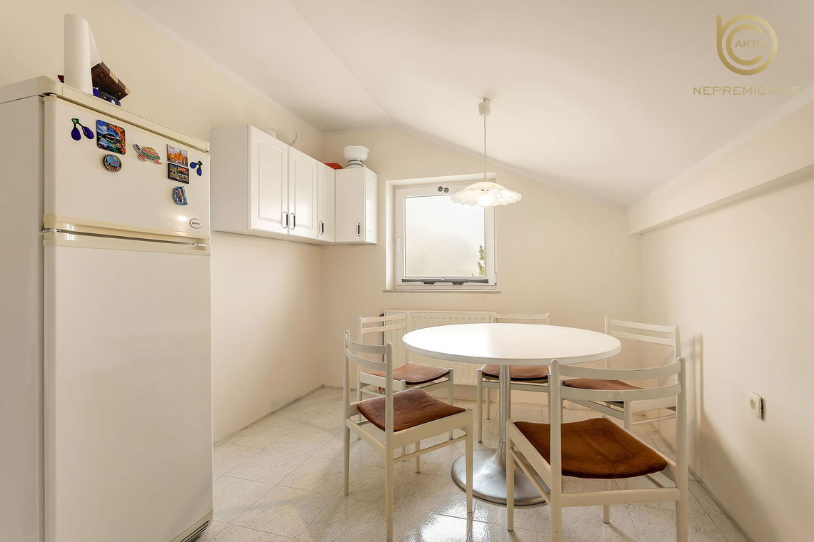 Lokacija: Ljubljana okolica, Moravče, Stegne