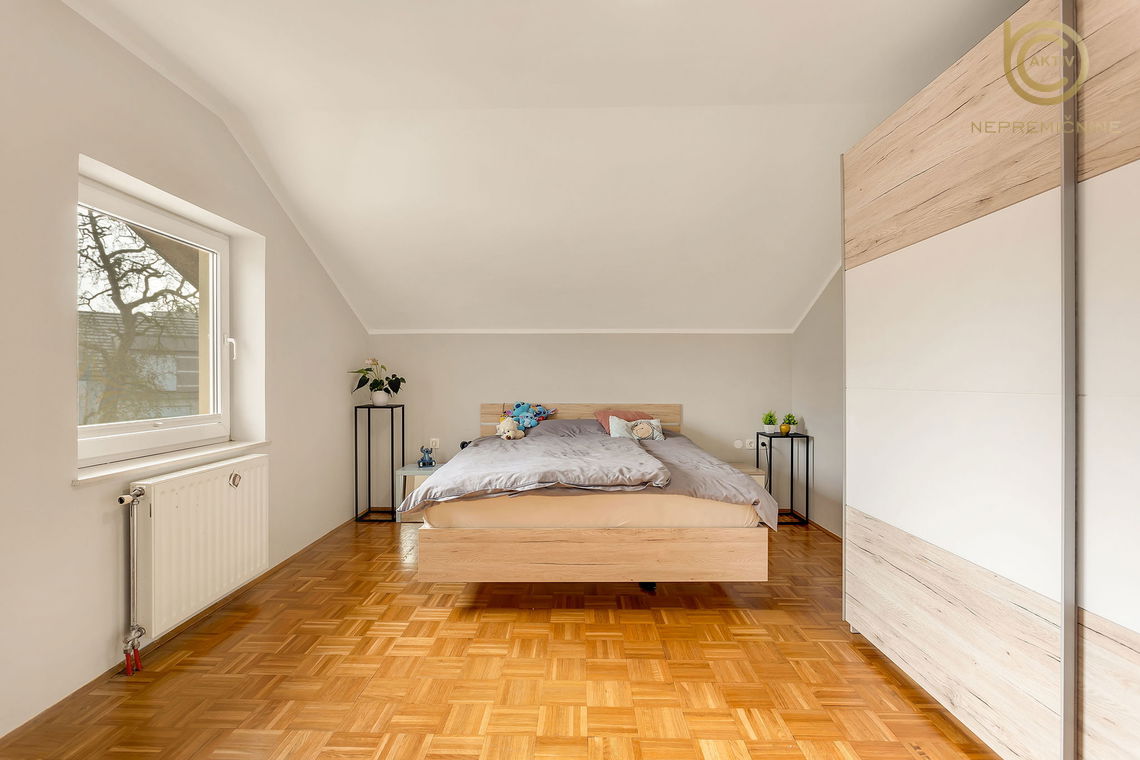 Lokacija: Ljubljana okolica, Moravče, Stegne