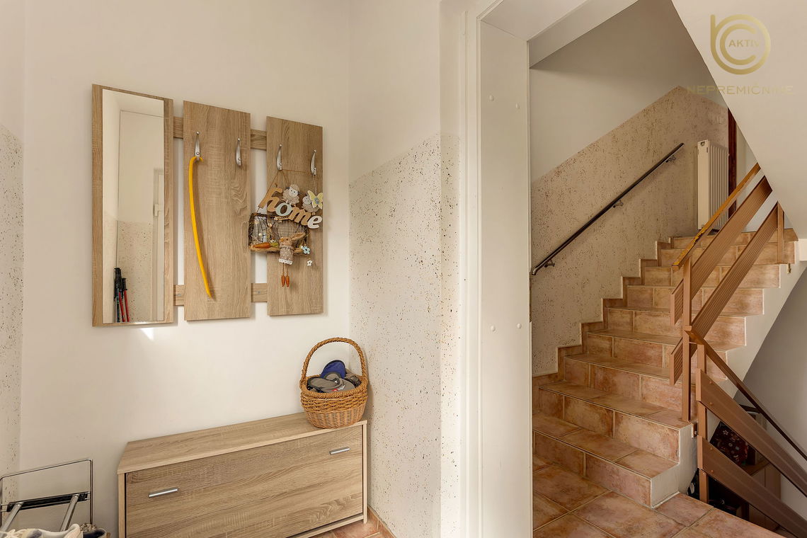 Lokacija: Ljubljana okolica, Moravče, Stegne