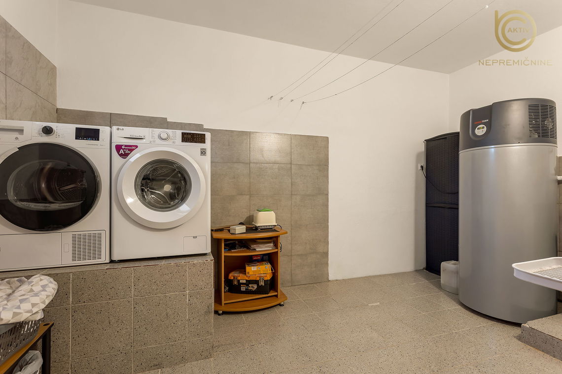 Lokacija: Ljubljana okolica, Moravče, Stegne