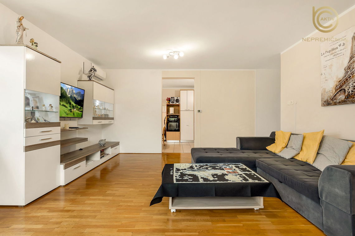 Lokacija: Ljubljana okolica, Moravče, Stegne